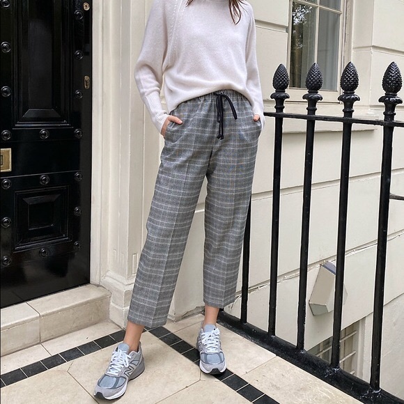 Aritzia Group Babaton Jimmy Pants 